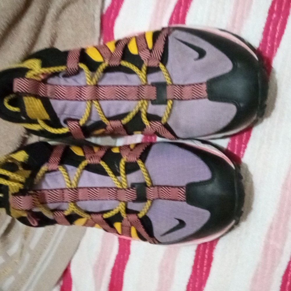 Nike shoes very nice great price